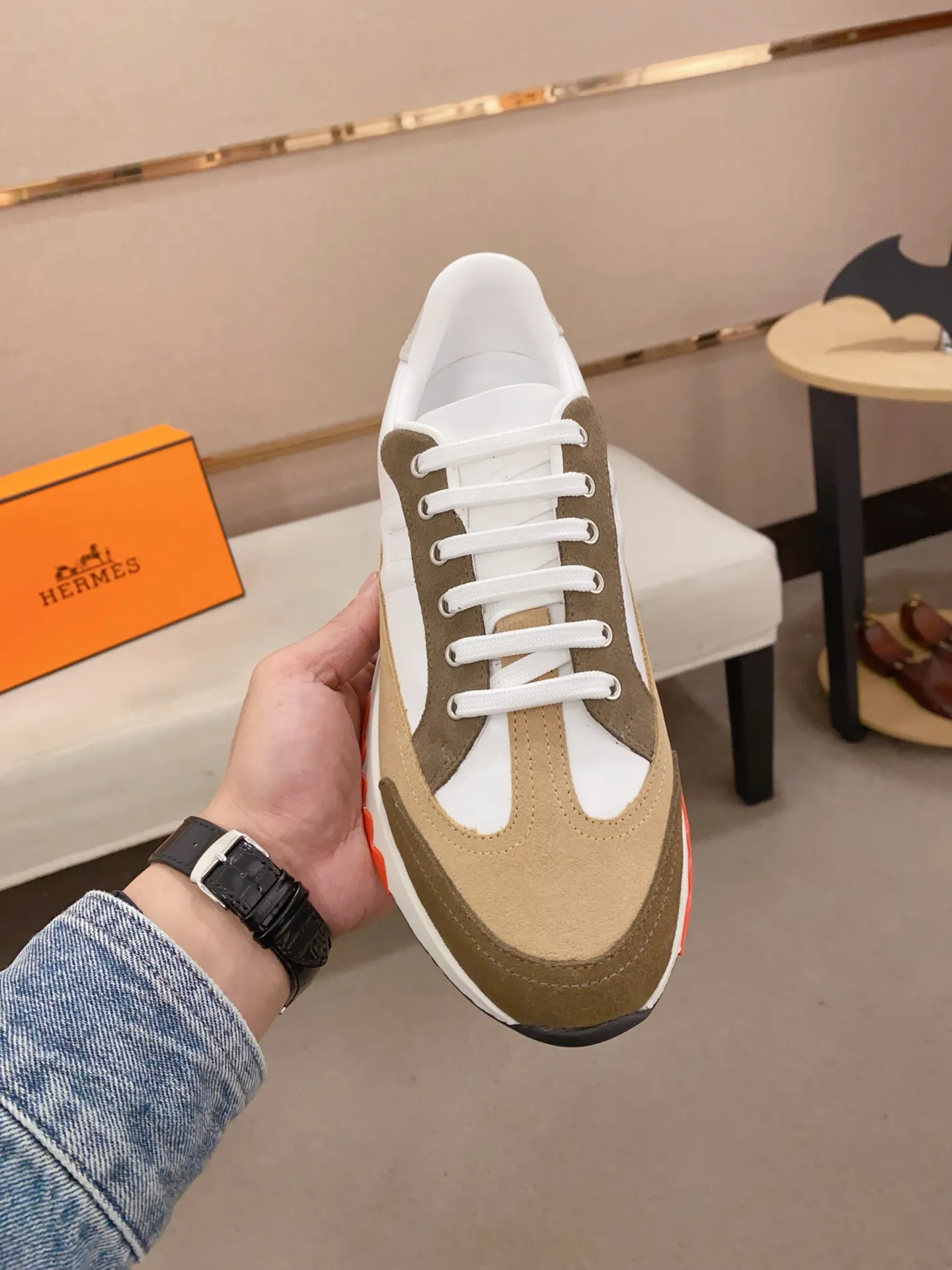 Ex-factory price: 500💰《HERMES》【Classic Original Version】Hermès; Top 🔝 Purchasing Agency 🔍🔍Men's latest 🇺🇸 counters are sold simultaneously, original imported from Italy ▲▲First-layer cowhide ▲▲ (high-end, extravagance and class) times) Exquisite workmanship (Italian 🇮🇹Imported water-dyed 🐂cowhide lining) sole: Original sole provided by the original factory, ⚠️exclusive double-layer activity·TPR·rubber·combined molded outsole; super comfortable·wear-resistant·non-slip·environmental protection The real thing is more beautiful if you take the real thing (high quality, follow the order), you can enter and exit the counter at will * Number of yards: 38·39·40·41·42·43·44# (can be customized 45.)
